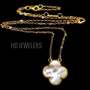 Single White Mother Of Pearl Motif Gold Leaf Clover Pendant Flower Necklace
